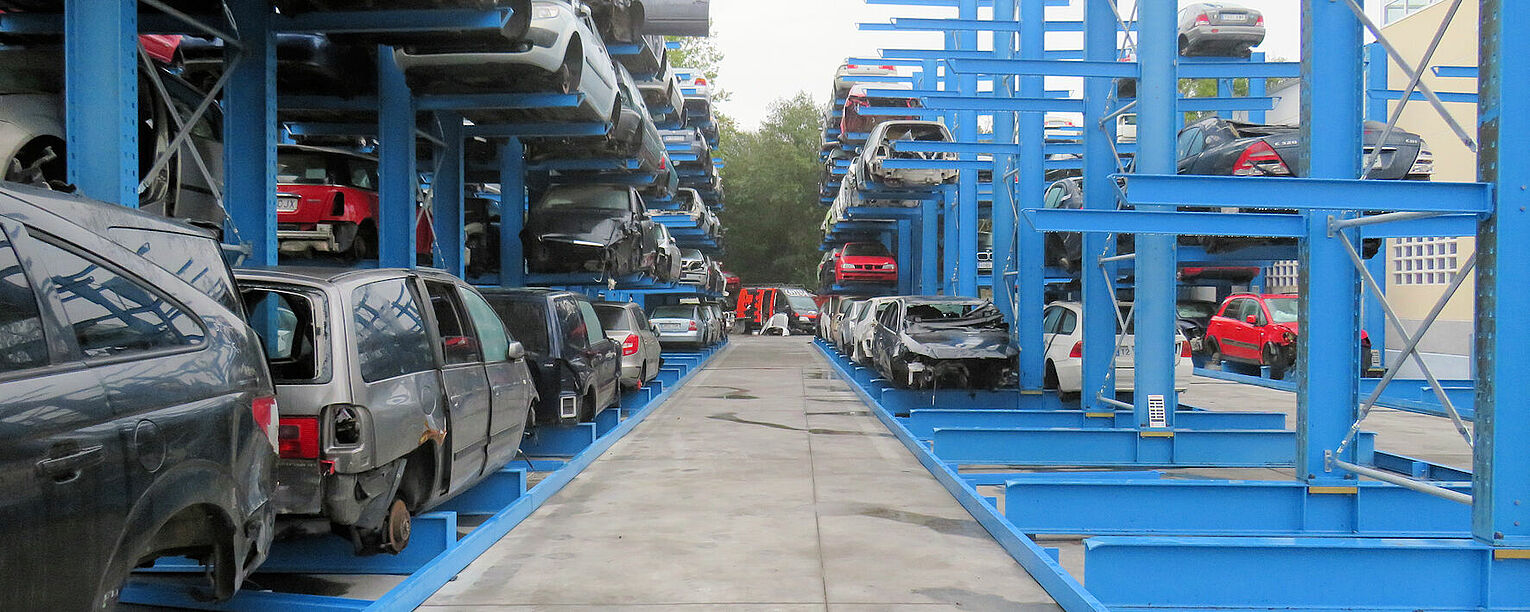 [Translate "Belgium (NL)"] [Translate "Niederlande"] Cantilever racking Car dismantler