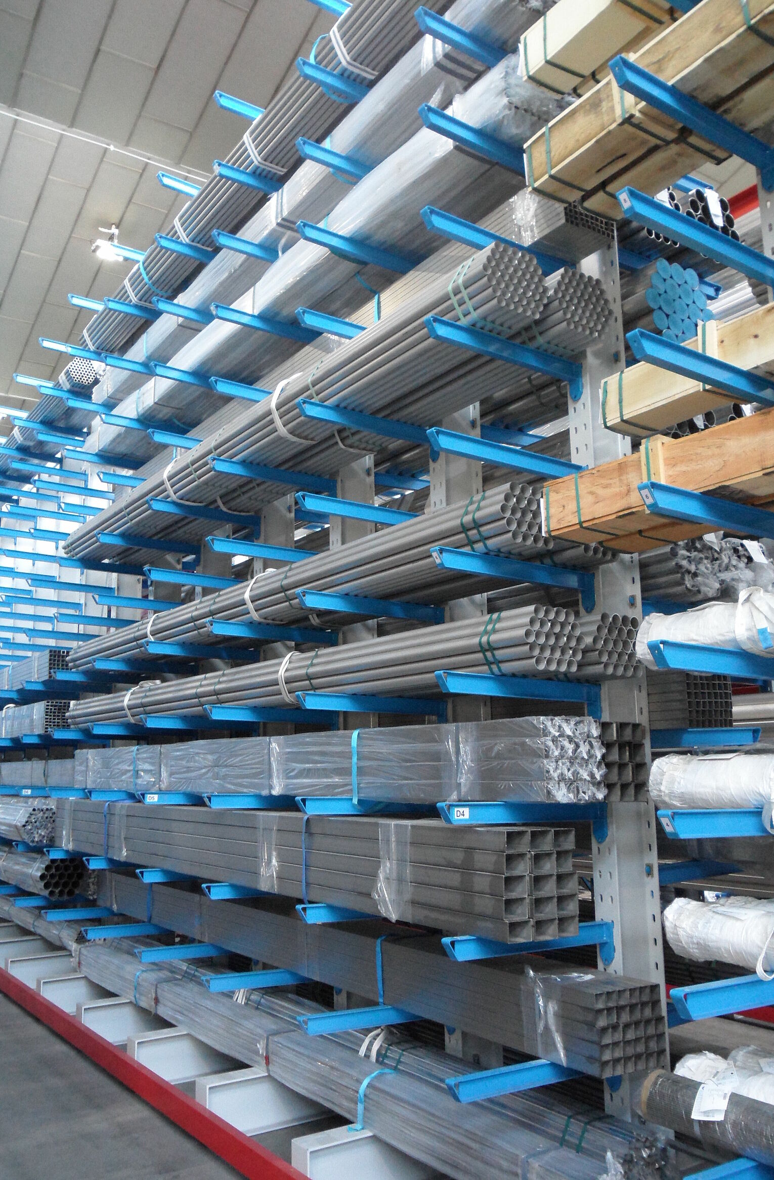 [Translate "Belgium (NL)"] [Translate "Niederlande"] Cantilever racking metal trade