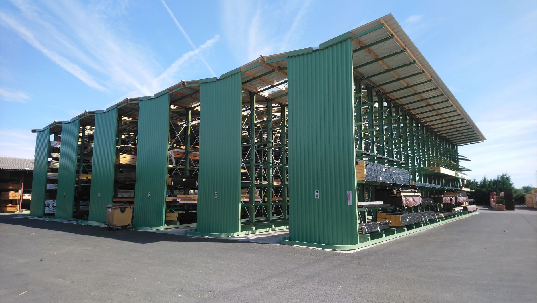 [Translate "Belgium (NL)"] [Translate "Niederlande"] Rack-clad warehouse Cantilever racking