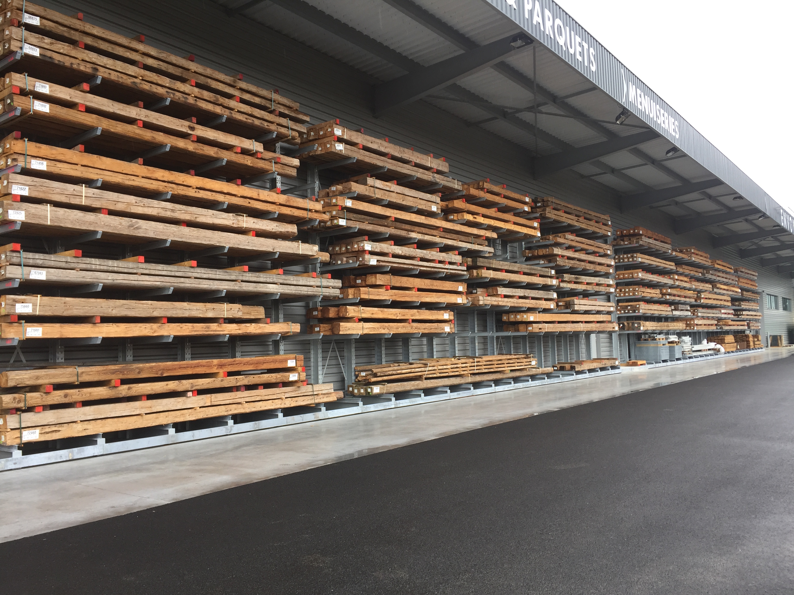 [Translate "Belgium (NL)"] [Translate "Niederlande"] Cantilever racking timber trade